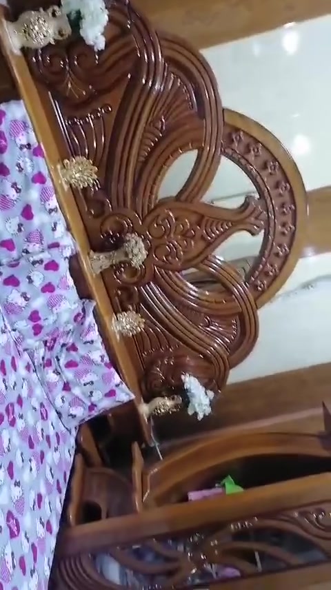 للبيع غرفه تزكام مسوينه ب 4 ملاين ونص الغرفه خشب صاج داخل وخارج  غرفه ضخمه جبيره  كلش  وجديده كلش  سعره مليون وربع بيه مجال  مكانه سوك الشيوخ
