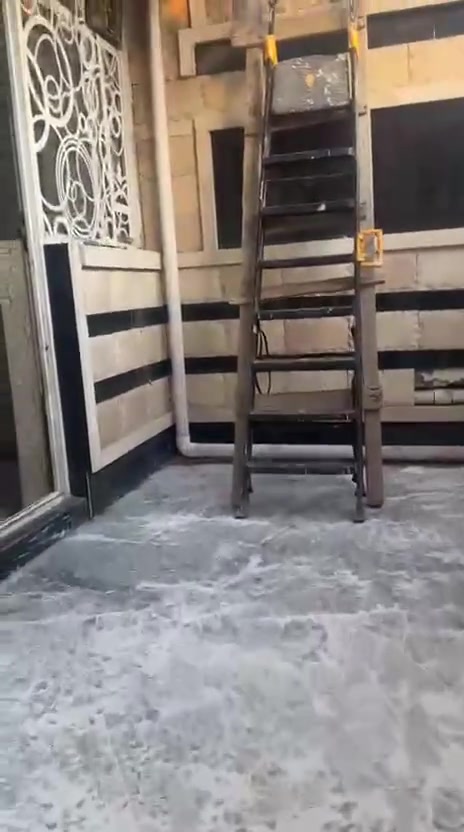 بيت للبيع الدوره شارع المصافي فرع أسواق السفينه ١١٠م مشتمل معزولا مواجر استثماراتصال ***********
