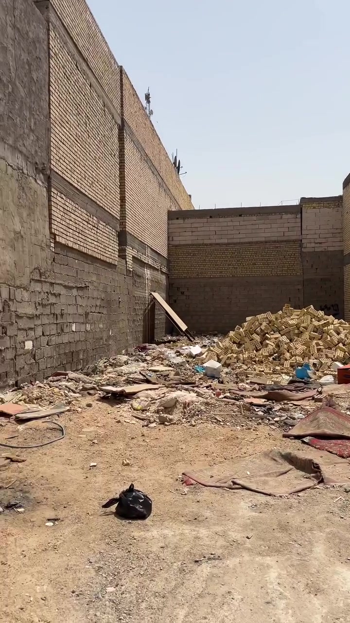 قطع ارض للبيع حي رقية خلف اسواق جدو نهاية شارع معجنات قلعة لبنان موقع جيد
المساحة 110 متر السعر67 وبيهامجال  مليون للاتصال ***********

