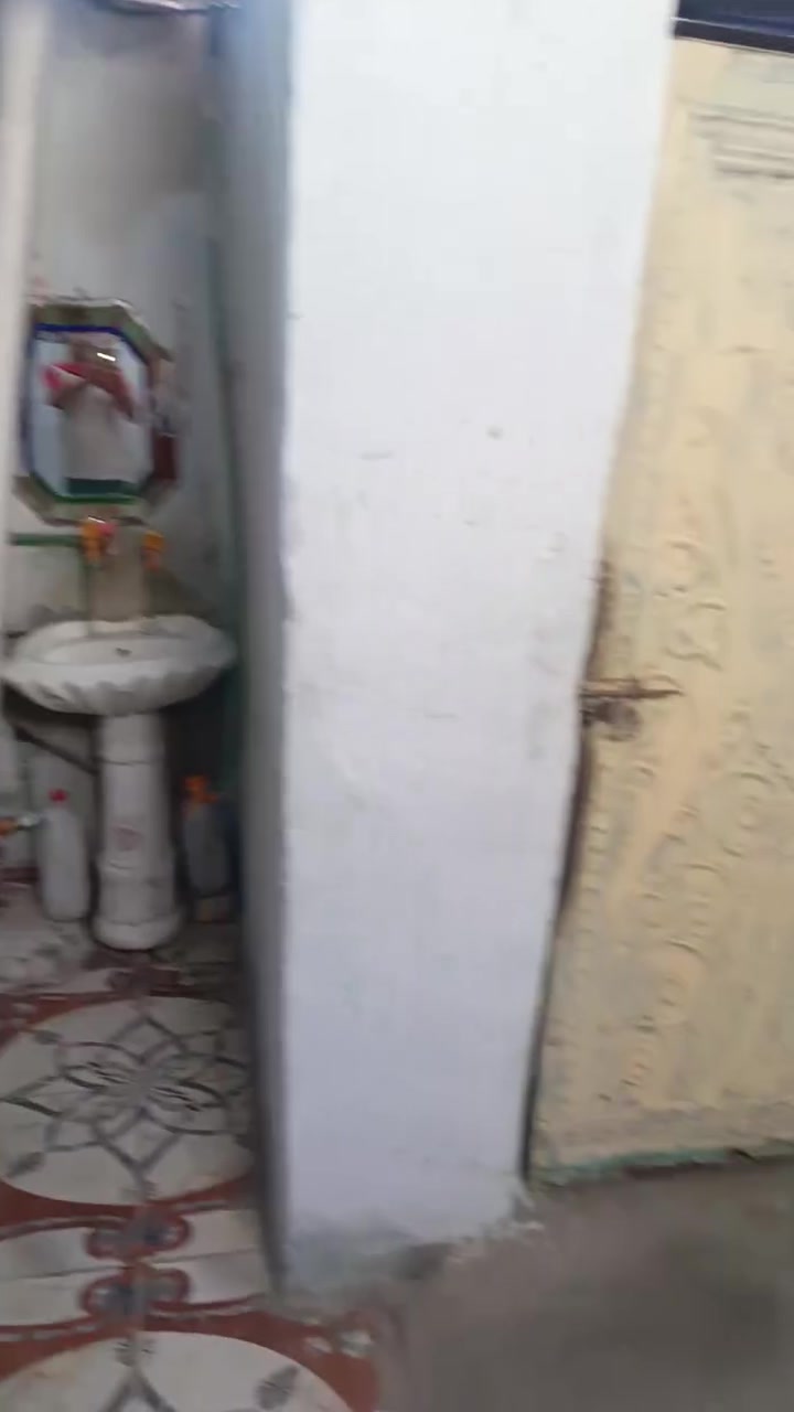 الدار للبيع في البصره القبله مساحة ١٠٠ متر طابو ملك صرف طابقين يحتوي على ٤ غرف نوم وصاله وديوان ومطبخ وحمام عدد ٢ صحيات عدد٢ بيت جداً جميل ونظيف ***********
السعر 140 وقابل للتفاوض
