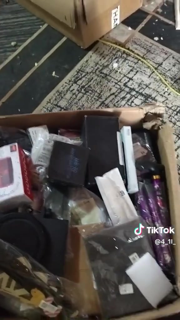 سلام عليكم غراض لبيع قيم وخذ رقم لاتصال ***********
