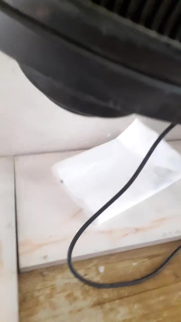 راس مكنسه كهربائيه اصلي على وضع الشركه واضح بالفيديو قوته بسعر ١٥ الف نهايته مكاني بغداد العطيفيه للاتصال ***********        ما عندي توصيل
