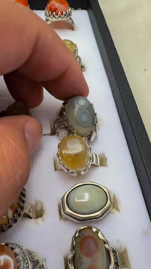 للطلب الأحجار الكريمة والحجز يرجى مراسلتنا على الأرقام التاليه واتساب  *********** ابو عباس *********** أبو محمد *********** ابو حسين  العنوان النجف الاشرف سوق الكبير قيصرية نوري الشرع 👈الموبايلات سابقا👉#خواتم 

