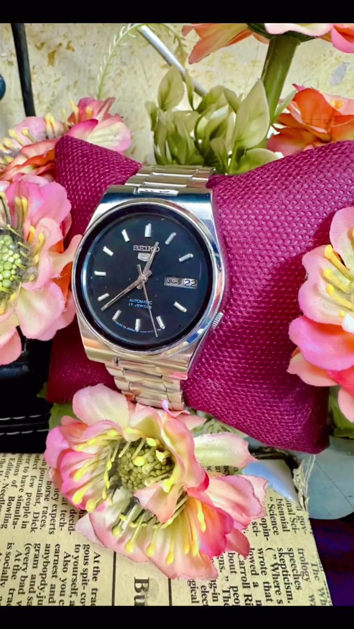 السلام عليكم
تحية طيبة للجميع …

للبيع ساعة SEIKO 5 ياباني الصنع انتاج السبعينات انتاج قديم الساعة اخت الجديدة  
الاستفسار والتواصل 
واتساب ***********
توصيل لجميع محافظات العراق
