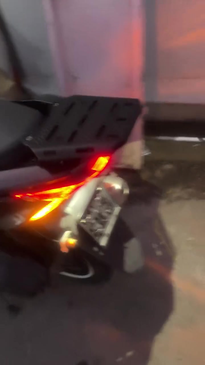 البيع مكينه ١٦٠ ياباني سعر ٢٣ بي مجال بصيط

نص مكتوب في الصور:
- منشور Hussein كروب PCX بي سي اكس بغداد . انضمام Hussein Ali . س 1 سلام عليكم pcx جيل رابع محرك 160 ياباني KF مكفوله كفالة عامة صور مزادها كدامك مغلفه ppf البجم وترايش وبيها منضومه كامرات وخزن وجهاز فولتيه مال ناريه وبيها تدفئه دراجه فول ABS بيها محرك يشك الكاع وجديده دراجه كتلوكتها كامله مال شركه ومنفيس شراي يتصل ويدلل مكاني بغداد *********** +35 التعليق بشكل عام باسم أبو...