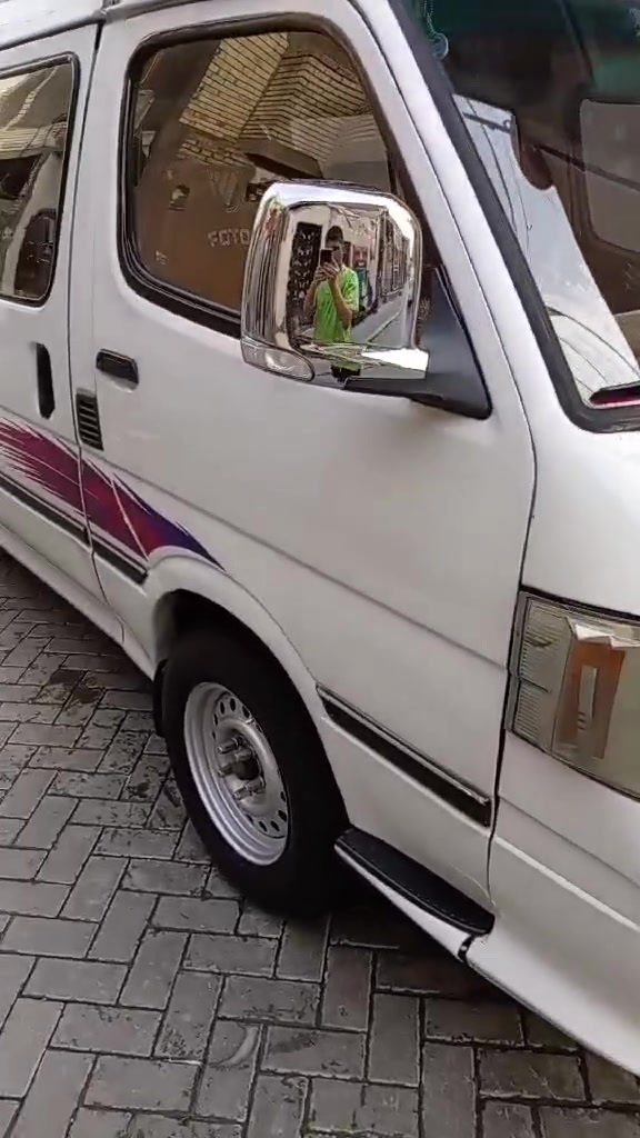 سيارة فتون F موديل 2014 كير و محرك و اكسر تخم تاير دوشمه و كشر واضحات بل صور السياره بسمي مصفره هيئه تحويل ثاني يوم العنوان بغداد المدينه الصدر التواصل على هاذ الرقم: ***********
