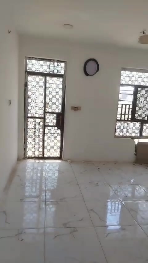 طابق ونص • ١٠٠متر • موقع حلو