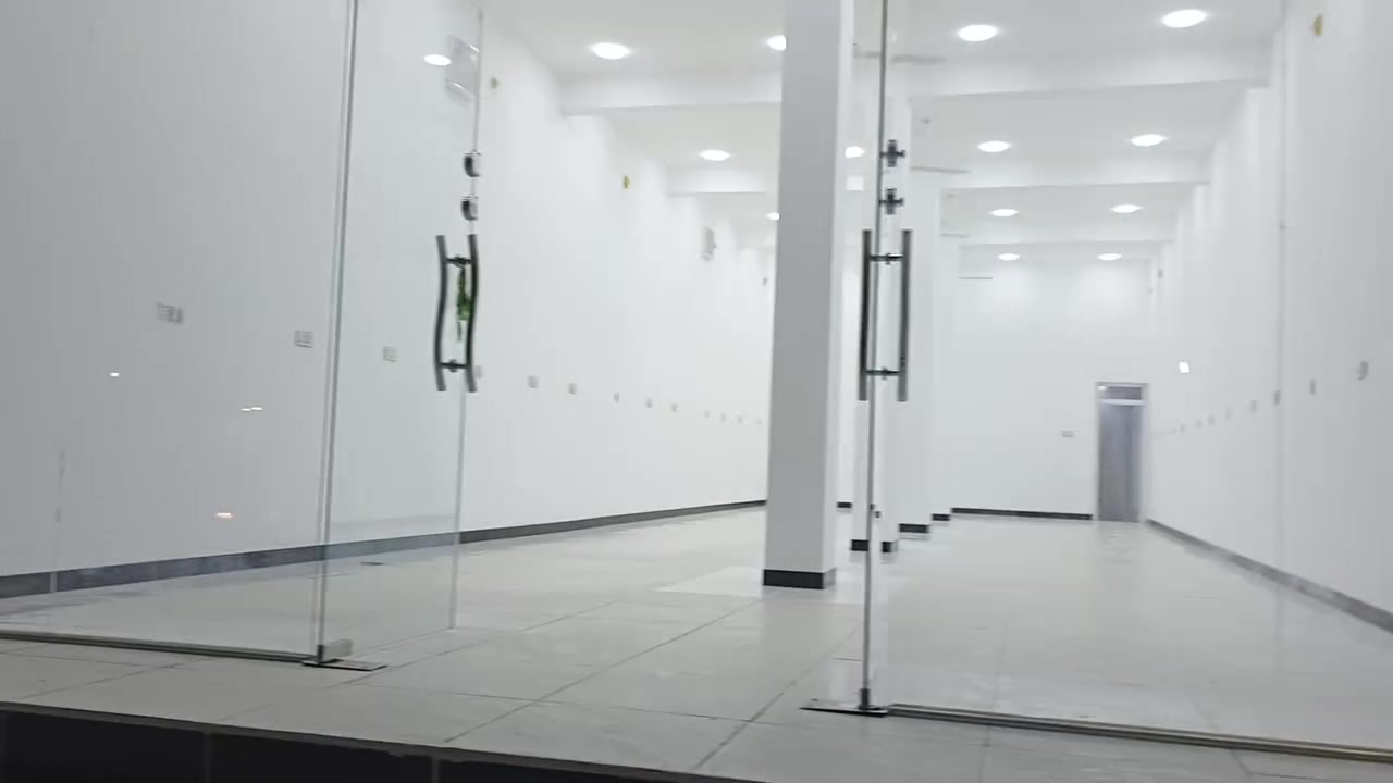 سلام عليكم محل للايجار مساحت محل 130 متر محل يرهم اسواق ويرهم عيادة طبيه طابقين محل شارع تجاري شارع العوفيه بنايه ركن***********
