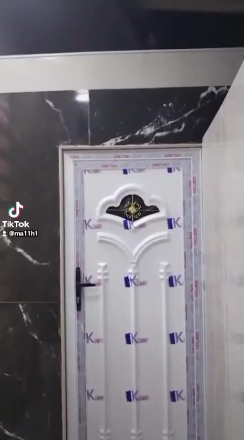 بيت بحي الموضفين ميه متر للبيع بي معامله سعره 50
*********** رقم الوات ساب
