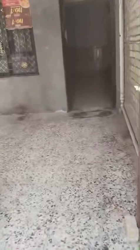 بيت للبيع مساحة 150 متر مفصول حالياً مؤجر الطابق الأول ب450 والطابق الثاني ب400 البيت حالياً بي عالم مؤجرين البيت زراعي سند 25 في منطقة الشرطه الخامسه قرب جامع الجميلي  للتواصل واتساب فقط ***********
***********
