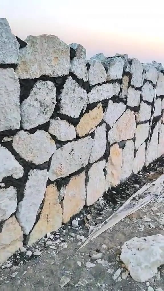 ابو حسين لبناء الحجر كرسته وعمل كافة البناء الحجر ابيوت اسيجه ممرات ***********
