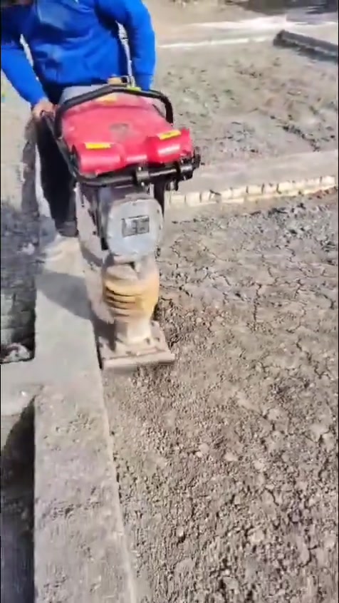السلام عليكم يوجد حادله قفار (كنغر)
وحادله سطحيه 
حدل امانت الله درجه اولئ 
سبيس او تراب 
ويوجد كادر تدخيل تراب وسبيس 
***********
