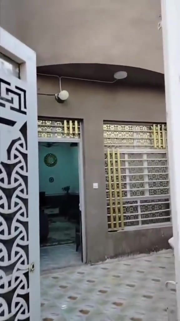 بيت للبيع 135 متر بناء جديد غير مسكون وجاهز للسكن اساس كونكريت وسقف كونكريت طابق ونص يحتوي على خريطة كاملة يحتوي الطابق الاول على غرفة وصالة واستقبال ومطبخ وتخاريج داخلية خارجية وساحة بيت والطابق الثاني غرفة يحتوي على سخان وخزان وانارة كاملة وماطور طابو زراعي سند 25 الموقع كوفة سهلة شارع معمل الدبس مسافة قليلة عن الشارع الرئيسي السعر 50 الف وقابل للتفاوض  للأستفسار واتساب ***********

مكتب الموسوي للوسائط العقارية مستعدون لأستقبال عروضكم التجارية والزراعية والسكنية بيع وشراء رهان ايجار
