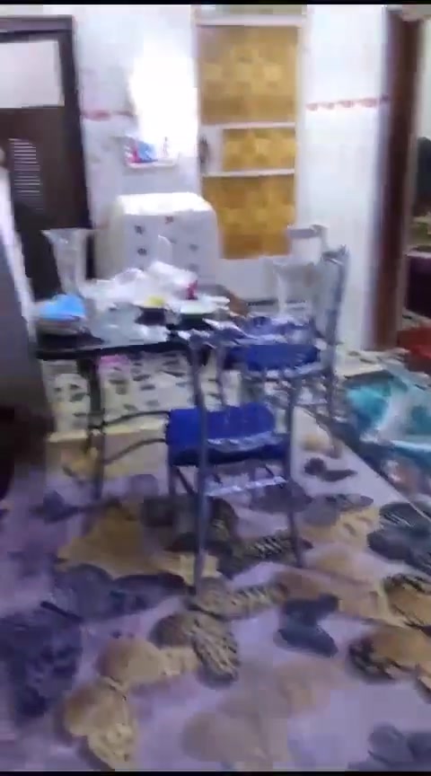 سلام عليكم بيت ٧٥ مترللبيع مربع واجهيته ٧ ونص طابوملك صرف قاط واحدبناء نضيف مكانه شارع الكهرباء قرب معجنات فستقه سعره ٧٨  والاتفاصيل عل الخاص
