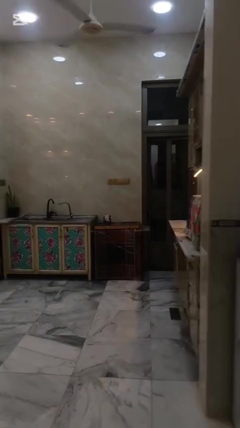 السلام عليكم
دار للبيع مساحة ١٠٠ متر الواجهه ٥ والنزال ٢٠
طابو صرف بآسمي عليه قرض اسكان تقريبا ٦٠ مليون
 في منطقة الأساتذة الأكادميين قرب بيوت مجلس المحافظة بداية المنطقة رابع بيت عن الشارع ٣٠ مقابل الأساتذة الثانيه  البناء جديد ٢٠٢٦ درجه اولى ثلاث طوابق
طابق الأول استقبال ومطبخ مفتوح عالصاله
الأرضية كله مرمر تركي والددرج مرمر تركي صحيات سراميك إسباني  ومنور مطبق سراميك يعتبر حار وأصله غاز وكهرباء تأسيس كامل 
طابق الثاني ثلاث غرف وصحيات عدد ٢ 
طابق الثالث غرفة كبيرة وصاله وبيتونه وصحيات مواد تأسيس كله سمارت 
كهرباء كله ضمان ٥ سنوات السعر ٢٦٠ وبي مجال للشراي
للستفسار عالواتساب ***********
