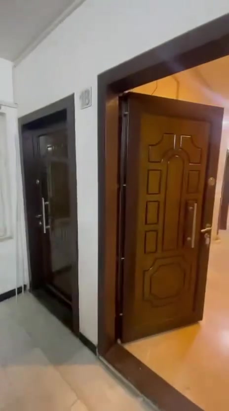 شقة طابق 4 مصعد شغال 24 ساعة تحتوي عل غرفتين وصالة ومطبخ  وخدمات موقع مميز  الاعظميه الاخطل قرب مدرسه الارشاد قفلها 500 للاستفسار ***********
