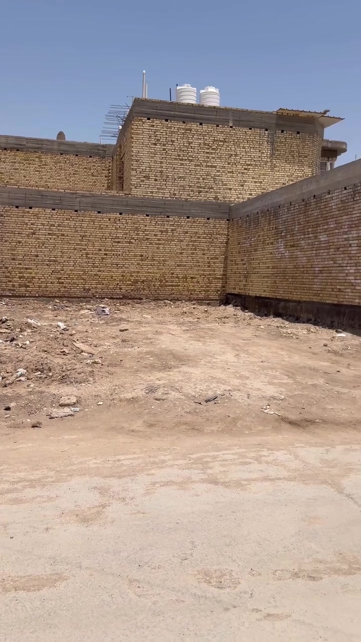 قطعة ارض للبيع 
المكان حي السيدة زينب 
المساحة ( ١٢٠  ) متر
الواجه { ٧  أو نص 
النزال ( ١٦ ) متر 
جاهزه للسكن تبليط خدمات متكاملة 
***********
