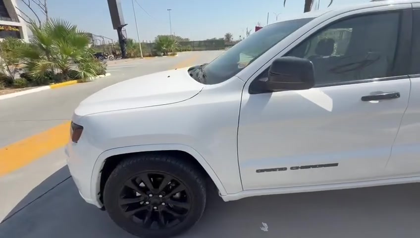 سلام عليكم جيب موديل ٢٠١٧ للبيع خليجي ماشيه ٦٣رقم بغداد بسمي اوفر لاند لاستفسار تصال عل رقم *********** السعر ٢٣٠وبيها مجال بصيط
