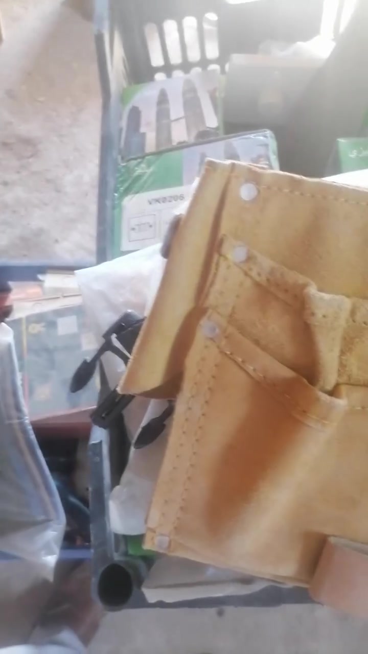 يوجد لدينا مواد نشايه البيع مكان حديثه حي العسكري قرب اذاعه رقم الهاتف *********** محل عبد الله السبهاني
