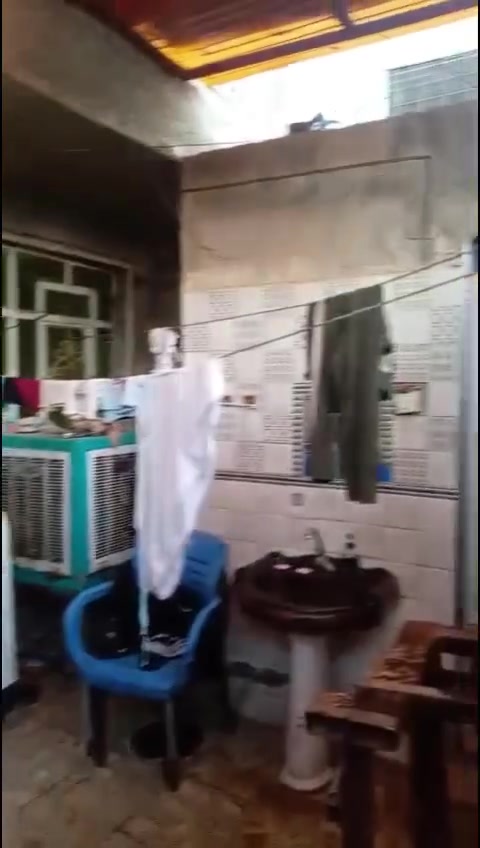 بيت 100متر بغداد الحسينيه مال راشديه جريخي بضهر شارع 30 رقم قطعه (1396) لبيت قاطين قاط الاول طابوك ثاني بلوك بناء 2017 نقص فقط شتايكر سعر لبيت 90 وبي مجال *********** واتساب صاحب الدار
