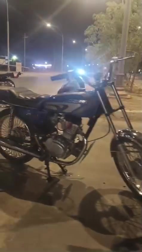 بعد السلام ، ماطور حلو ونضيف ، المحرك نامة اصلي موديل 21 ، ماطور كاعد ومال جناية ، مستعجل عله بيعتو ، الشراي راسلني واتساب *********** . ( الحويجة داخل )
