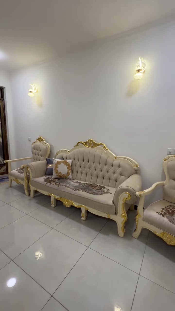 السلام عليكم
للبيع تخم زان ملكي ١٠مقاعد اخذته قبل ٦ أشهر بمليونين و٧٠٠ واريد ابيعه حاليآ بمليون و٥٠٠ الف
نظيف جدآ كما موضح
مكاني بغداد السيدية
رقم الهاتف ***********
