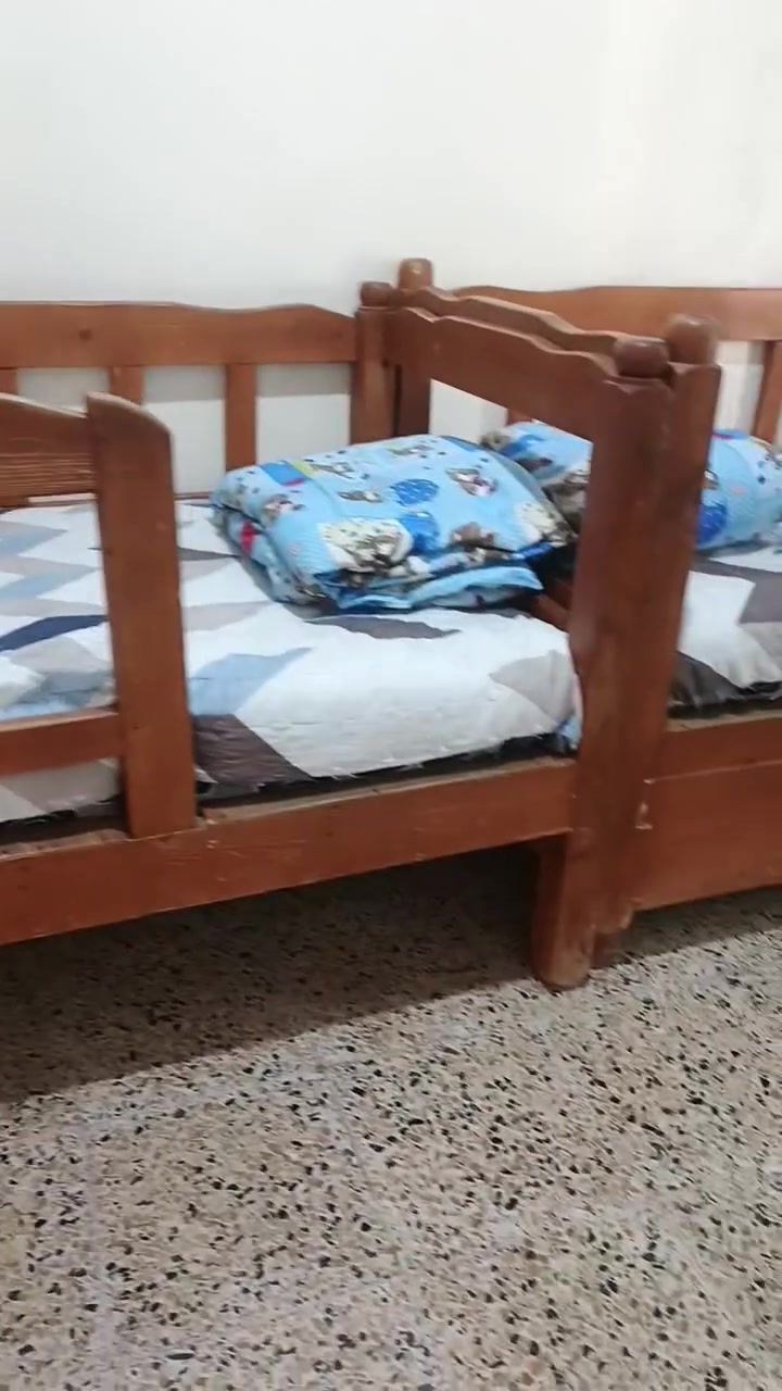 السلام عليكم تخت طابقين كلش جبير خشب صاج عراقي ثقيل جدا مع دواشك اثنين اسفنج ضغط عالي سعر 130بي مجال ***********ك ***********
