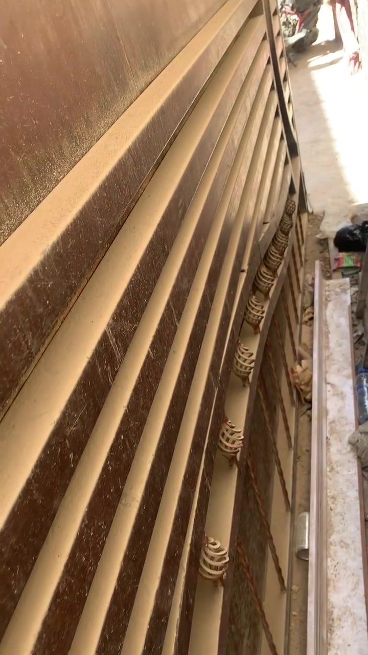 السلام عليكم باب سلايت نظيف 90%مابي زنجارعرضه ثلاث أمتار الباب تفاصل مكاني بغداد الزعفرانيه مقابيل مركز الشباب الاتصال ع واتس***********السعر 200

