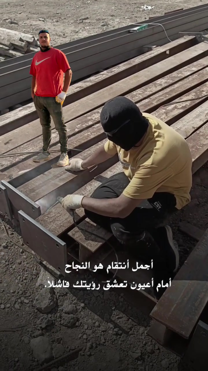 السلام عليكم اشتغل حداده محميات سقائف محجر درج كرفانات وكل تفاصيل الحداد ***********واتساب وبانسب الأسعار تحياتي لكم
