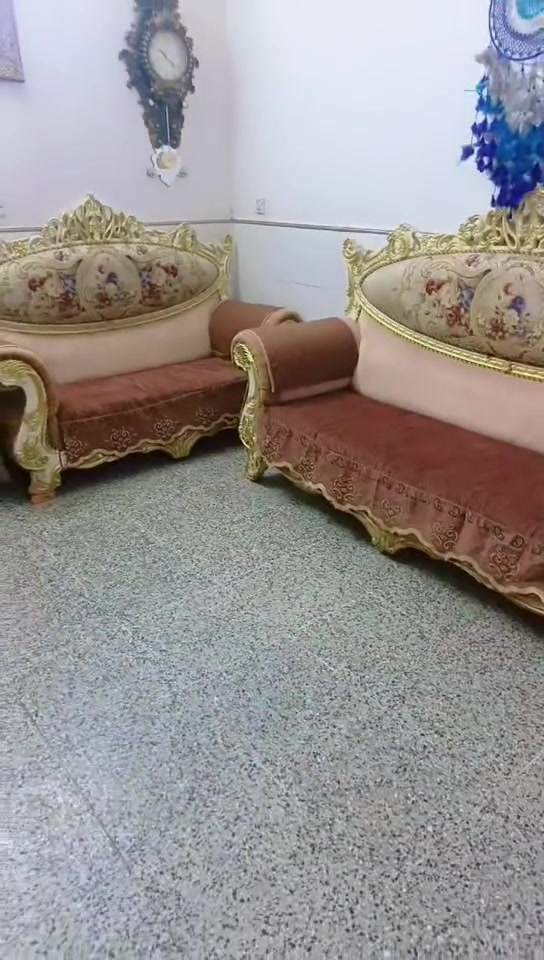 تخم ملكي 👑مصري كلش نضيف بس كم رجل بيها ضرر السعر ٣٠٠ وبي مجال الف المكان بغداد البياع
***********
