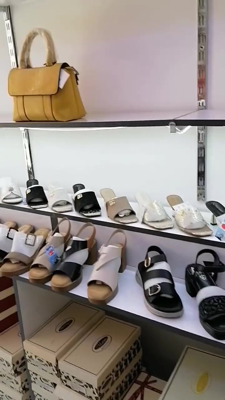 🔥🔥 تخفيضات تخفيضات 🔥🔥
💥 السعر فقط 10 آلاف دينار! 💥
👟👜 على جميع البضائع داخل المحل
📸 جميع الموديلات والصور موجودة داخل الصفحة
📍 أحذية وحقائب بيروت
شارع مزرعة – مجمع رؤتانا – الطابق الأول – محل رقم 24
🚚 يوجد لدينا توصيل داخل خانقين
حجز وتساب ***********
