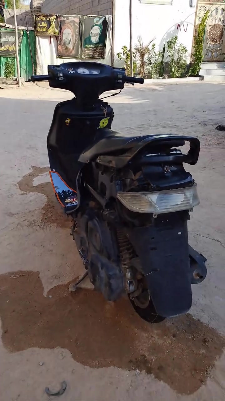 السلام عليكم
دراجه فراشه نثيه للبيع 
مكينه مامفتوحه جاهزه كهربائيات بريكات 
دبلات كدام وخلفي شغلات 
مكاني نجف مزارع نيسان 
للستفسار للاتصال .*********** بي واتساب
