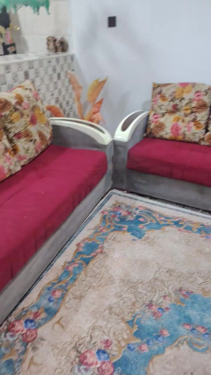 تخم ١٠ مقاعد نضيف ما بي اي ضرر بي وجهين ب٢٠٠ مكاني بغداد او مراوس تخم اصغر ***********
