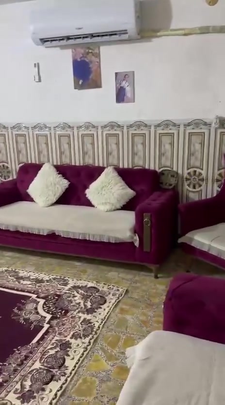 يوجد بيت للبيع في تجاوز نهاية الاربعمية يبعد على الشارع العام ٣ بيوت يحتوي على غرفتين  واستقبال ومطبخ  ومخزن وحوش البيت نضيف كلششً لاستفسار ***********
