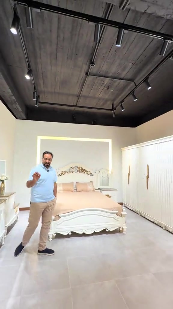 موديل سولاف..😍 ب3 ملايين وربع فقط غرفة 6 ابواب طابق وربع باب طويلة  تتكون من 10 قطعة الوجه MDF خمسة ملم الظهر چرچوبة شد براغي الداخل صاج طبيعي ومعاكس ابيض وبلوك بورد قواطع المجرات اللون اوف وايت  وتطعيم الاسطح صاجي وسلفر مراية القيافة والجزامة بديكور جديد ومختلف  السرير خشب رگم لوح 6 ارجل ثقيل شازلون وطابورية اضافيات  ارتفاع الكنتور 227سم عرض الكنتور 322سم عرض زاوية الملابس 113سم يعني الكنتور وزاوية الملابس ضلع كامل 435سم السعر 3250 فقط شركة الأفراح للأثاث العراقي  البيع بالنقد وبالأقساط ‏ غرفة نوم- اطقم قنفات - مفروشات - اخشاب تصنيع الأثاث  ‏العنوان محافظة واسط قضاء العزيزية قرب كراج بغداد مقابل مقهى حوران ‏التوصيل والشد مجاني إلى جميع محافظات العراق ‏خدمة استبدال الغرف العراقية القديمة بغرفة جديدة مع الاتفاق على الفرق ‏ خدمات ما بعد البيع لمدة سنة مجانية  *********** *********** *********** *********** *********** ***********⁩ #العراق #اثاث #غرف #نجارة #ترند 
