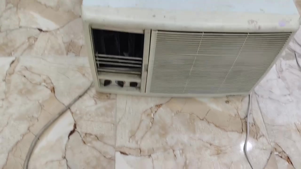 مكيف نوع كرافت طنين بطل نضيف مثل ماوضح بصوره هواه ثلج نضام تدفه تبريد مادخل تصليح سعره 225بيه مجال بسيط واتساب ***********
