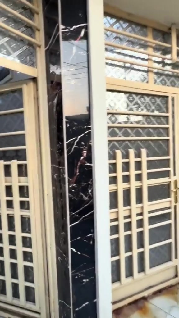بيت يؤجر مؤثث فقط للايجار مؤثث في مجمع بيت بنيه جاهز للسكن غرفتين نوم م 75
ول عائله زغيره الفرع 13 يسار  يتآجر مؤثث 

البيت مدخلين كراج 

الطابق الارضي يحتوي على استقبال ومطبخ وحولي وخدمات وترك وغرفه نوم 

والطابق الثاني غرفه نوم  ومخزن بيتونه وسطح

البيت يحتوي على   سبلت  عدد 1 وكاونتر + طباخ

 واثاث غرفه نوم  عدا الجرباية وتخم قنفات  ومبردة

وماطور ماء وخط السحب

سعر الايجار 500 ومجاله بسيط

***********
