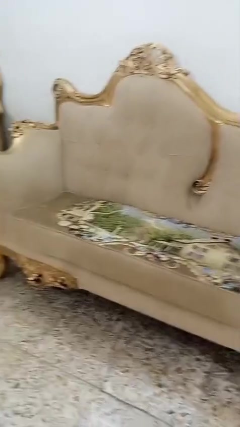 سلام عليكم تخم مصري زان لون صبغ ذهبي
دوشمه جديه قبل شهر مدوشمه سفنج وقماش 
مكان بل محموديه واصلك للبيت 
سعر اتصل عل رقم
***********
