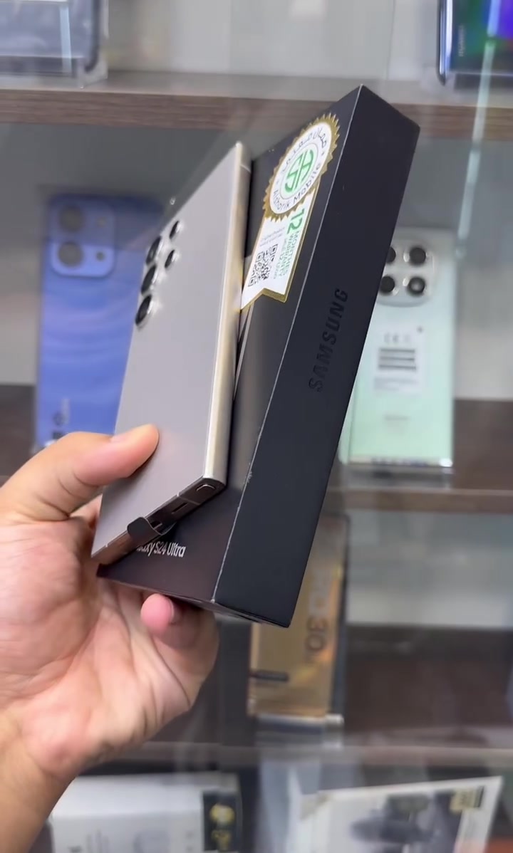 سامسونج S24 ذاكره 256  ضمان الجهاز جديد بمعنى الكلمة لون مميز   سعر 950 الف  🔥
_______________________________
‏Your iPhone Store | متجرك للآيفون 📱
✨ أحدث أجهزة الآيفون (جديد ومستخدم نظيف)
✅ ضمان حقيقي وفحص دقيق
  {توصيل لكافة المحافظات]
ملاحظة / يوجد بيع على الاقصاد المريح لحاملي بطاقة ماستر كارد 
العنوان / الفرع الأول - الديوانية - قضاء البدير    / الفرع الثاني - النجف - شارع نصر مهندسين - قرب طريق الجنة 
👇 للطلب والاستفسار تواصل معنا دايركت
واتساب - ***********
