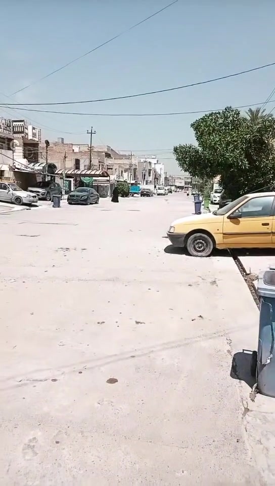 سلام عليكم✋ 
دار للبيع مساحة 95 الواجهة 80'4 النزال 20 متر♥️ 
بناء جديد سنه٢٠١٥🆕🆕 
طابقين معزولة يطل على ثلاث شوارع❤️ 
عرض شارع 20 متر طابو ملك صرف😍 
الموقع ممتاز جدا😘💘 
العنوان بغداد الجديده النعيرية قرب مدرسة حمورابي🌹🌹 
السعر 225 وبي مجال🤑🤑 
التصال على *********** ☎️
