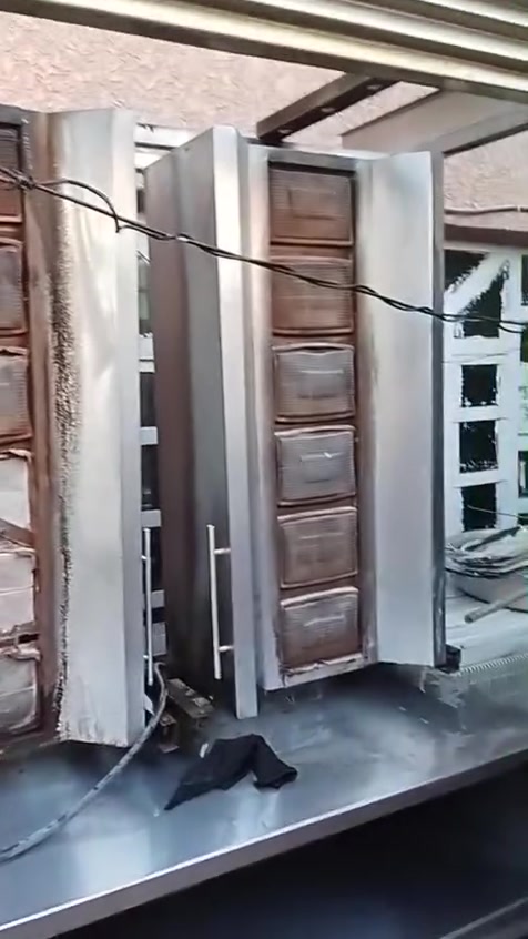🔥 شوايات كص للبيع 🔥
للبيع عدد 2 شواية كص، نظيفات وشغالات تمام وما بيهن أي مشكلة، كاملات ويا الميز 
📍بغداد العبيدي فلكة حي النصر
📞***********
💸إتصل وسهلة
