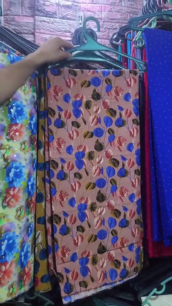 للحجز • واتساب • ملابس