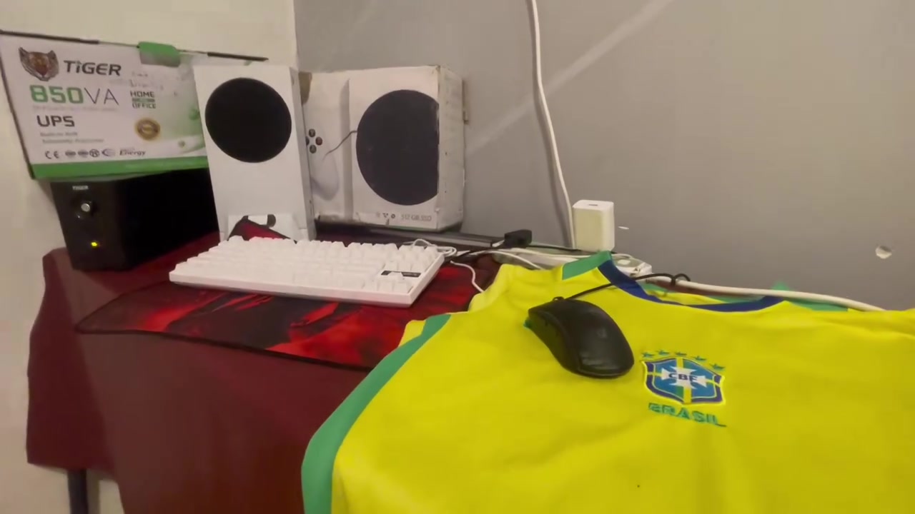 سلام عليكم اخوان
جهاز سيريس اس 
اصدار 2022
جهاز نضيف وخير من الله
ويا كيبورد احتارفي 
ويا جوستكين واحد احترافي واحد عادي 
ويا ماوس احترافي 
ويا ماوس باود 
ويا مبرد 
ويا منفذ يو اس بي 
سعر550وبي مجال بسيط ويا يو بي اس 850فولت
***********
