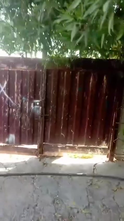السلام عليكم.
اللهم صلي على محمد وال محمد
اترخص من مسؤول كروب ابوعظام المحترم
اعيد نشر البيت لعدم توفر موجر للبيت

بيت للبيع  يم بيت جحيل المساحة ٤٠٠م الواجهة ١٦ النزال ٢٥ الاستقبال ٨×٥ الأرضية مرمر فيه سقف ثانوي

فيه غرفة واحدة ٥×٥  

حولي ٩×٦ مع الخدمات درج كما مبين وبيتونة. 

سند ٢٥زراعي يبعد مسافة عن جسر المصابيح 

لدلالة أكثر تأتي من بوابة بغداد الكاظمية بتجاه التاجي تعبر جسر الدوار وايضاً الملعب من اليمين ومعمل الغاز من جهة الشمال الى وصول جسر المصابيح. 

البيت بناء بلوك ومسلح مهمول فيه ملاحظات تستطيع السكن فيه. ماء كهرباء فيه. مجاري كاملة في المنطقة

للبيع بمقدمة 25مليون والباقي اقساط شهرياً سعر البيت 100مليون سعر تواصل خاص 

للأتصال *********** فيه واتساب
