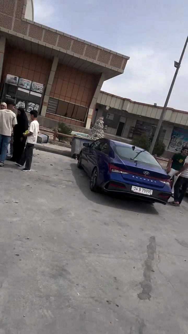 مرخصت الادمن المحترم 
سلام عليكم  
الانترا 2024
لون جويتي 
بصرة معوقين 
وارد امريكي 
سنويه لل2030
حادثه بس بنيد 
اناره داخليه
وبيه بارد شويه باب السايق جوه اليده
سياره حلوه وجاهزه 
فتحه سقف
مكينه كير تخم تاير 
تبريد جاهز سياره حلوه 
بيه ايرباك ستيرن طاك 
سياره بصمتين  سعرها 160
مكاني بصرة ***********

نص مكتوب في الصور:
- 66 4:04 bid.cars 1 / 18 1:1 BIDCARS
- 66 4:04 bid.cars 2 / 18 1:1 BIDCARSO