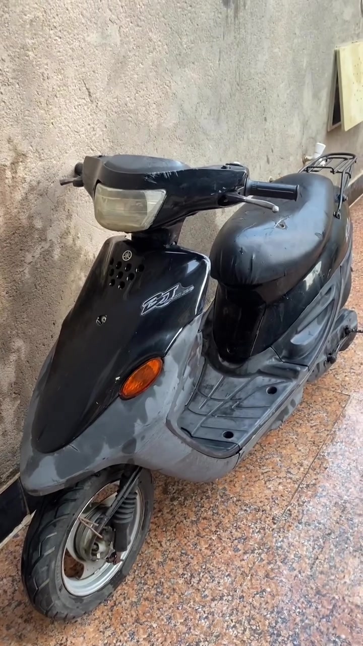 السعر 300 وبيهه مجال
***********
