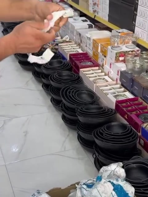 عروضات يوم احد الي يلحك علعروضات بلعافيه
عنوان/شارع عريض مقابيل بريد
فرع مدرسه ديار الاهليه
نهايه فرع محل طابقين
اسم محل طوز للتحفيات
