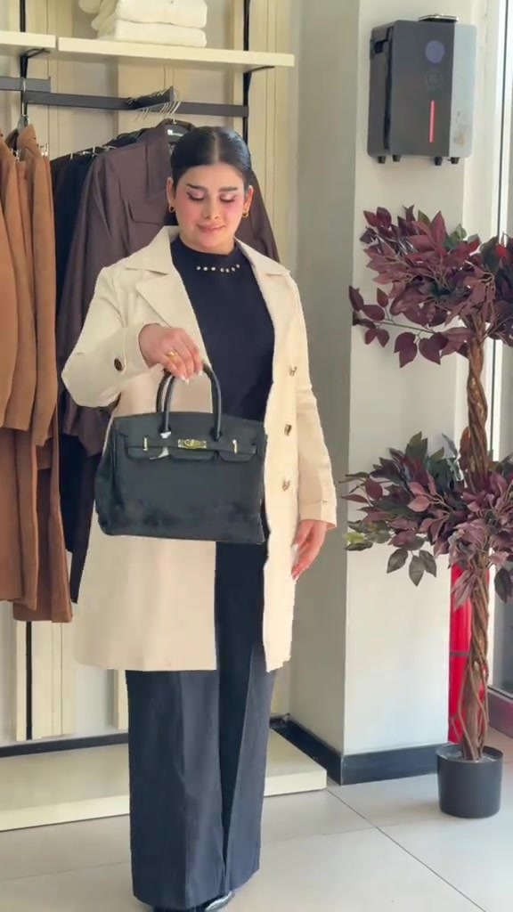 NEW COLLECTION 🍂 الموسم الجديد يبدأ من هنا 🤎 اكتشفوا مجموعة خريف وشتاء 2026/27 الآن في الكوخ للأزياء.  #الكوخ #كوخ_فرع_بغداد_الجديدة #الموضة #ستايل #الموسم_الشتائي
