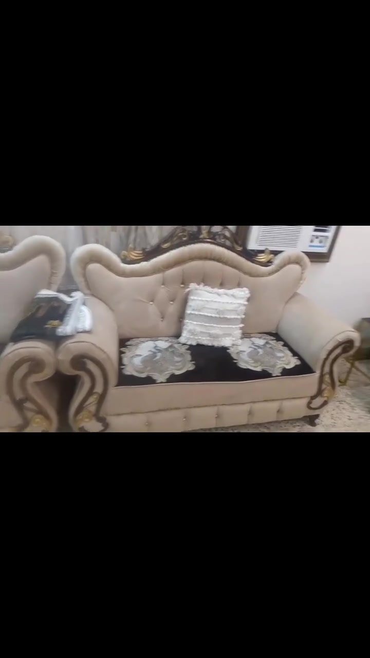 السلام عليكم تخم تكمه اصلي 100%
سفنج اصلي مينزل نضافه مثل مدشوف كدامك 
وبل حقيقه بعد انضف 12 مقعد + كوشات بوهيمي هديه
السعر واتساب ***********
