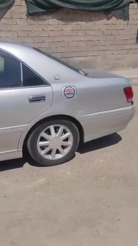 سلام عليكم سيارة للبيع موديل 2003 تويوتا كراون ملكه دكمتين كرستال اصل مكينه D4 الصغير مكينه حلوه وخير من الله السياره كفاله من نقل ومن كصه ومن اصوليات السياره لون سلفر رصاصي وبيها ملاحظات بيها صفحه بس مبدل جاملغ والبيبان راجعات بارد الصفحة اليمنه والجاملغ الايسر الخلفي بي بارد وبيها طخه بالبجم والسياره باسمي *********** 
السعر 125 
مكان البصره
